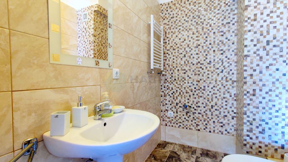 Decomandat, doua bai, loc de parcare in subteran, disponibil imediat - Poză 5