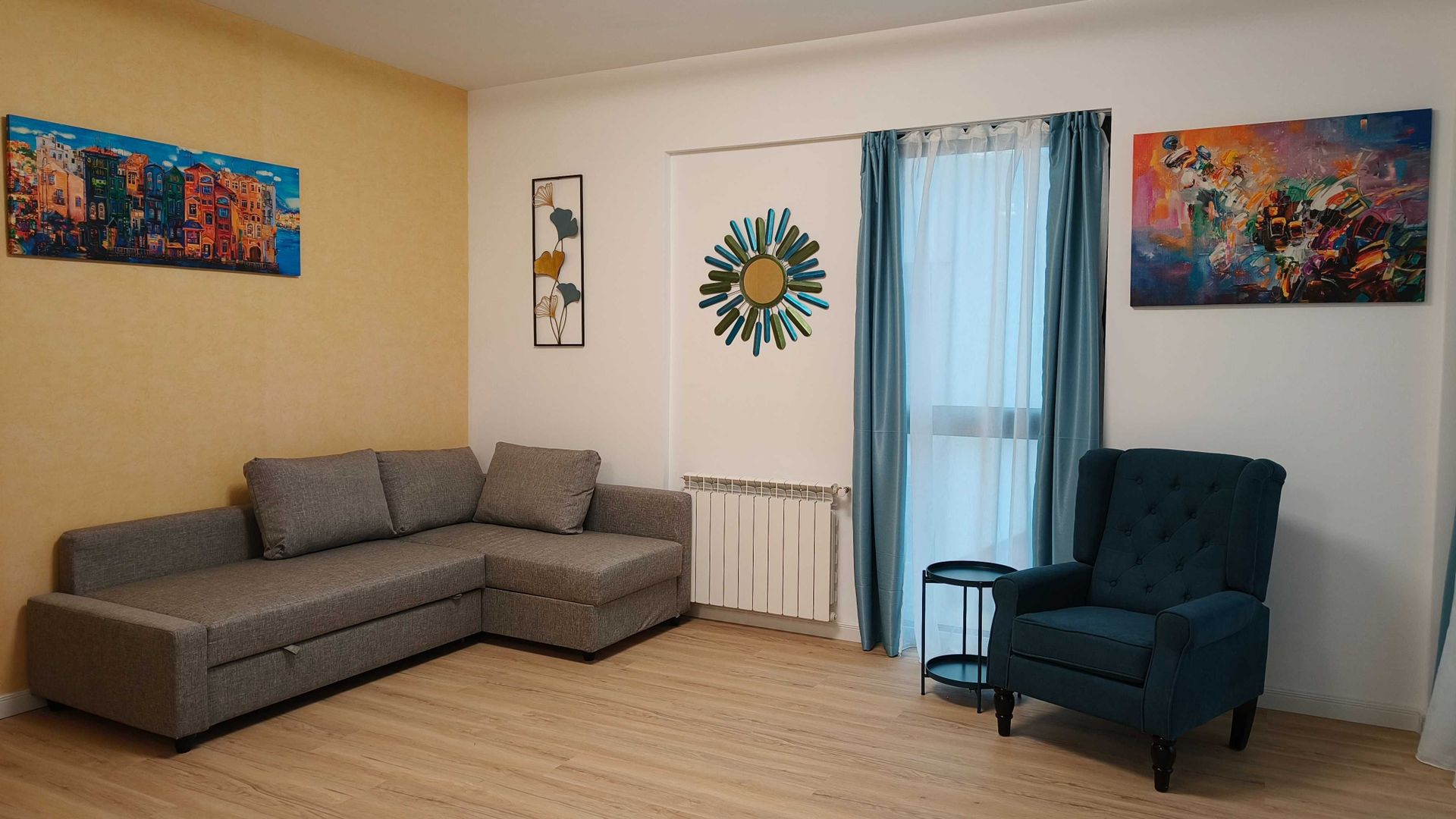 Închiriez garsonieră modernă, Decebal, bloc nou, centrală proprie - Poză 1