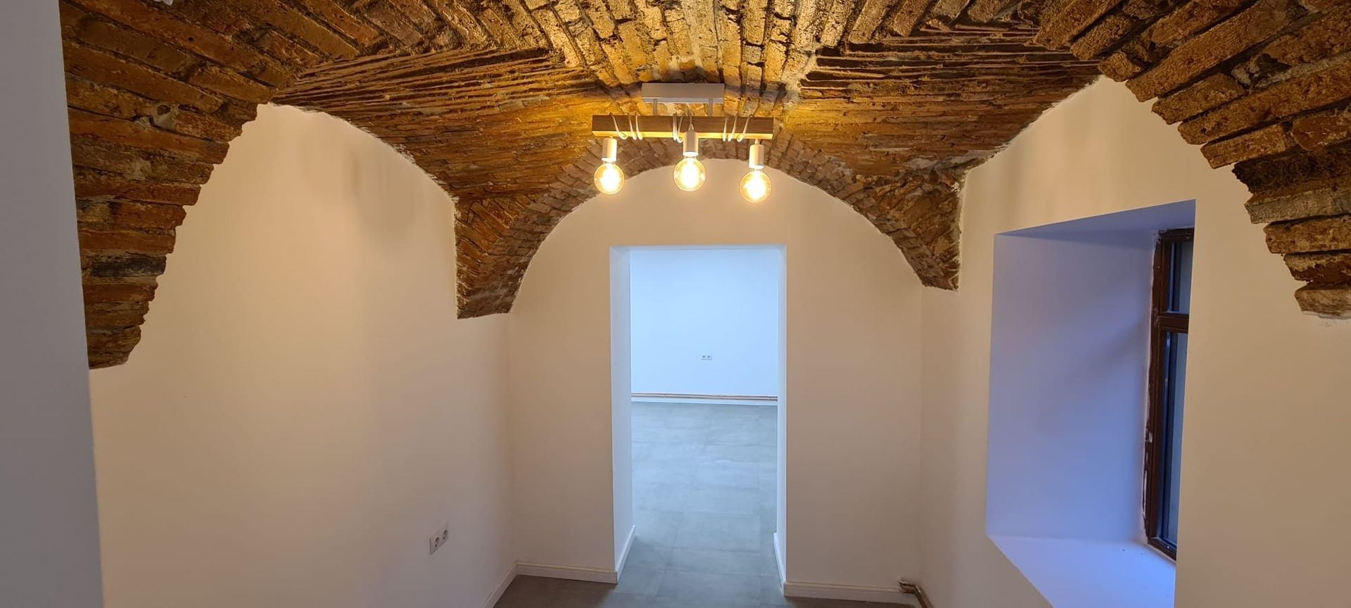 Spațiu comercial de vânzare – zonă ultracentrală Avram Iancu – Magheru - Poză 1