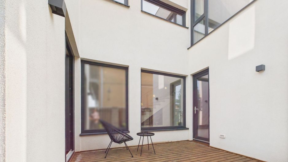 Casă modernă și elegantă, mobilată și utilată - Poză 24