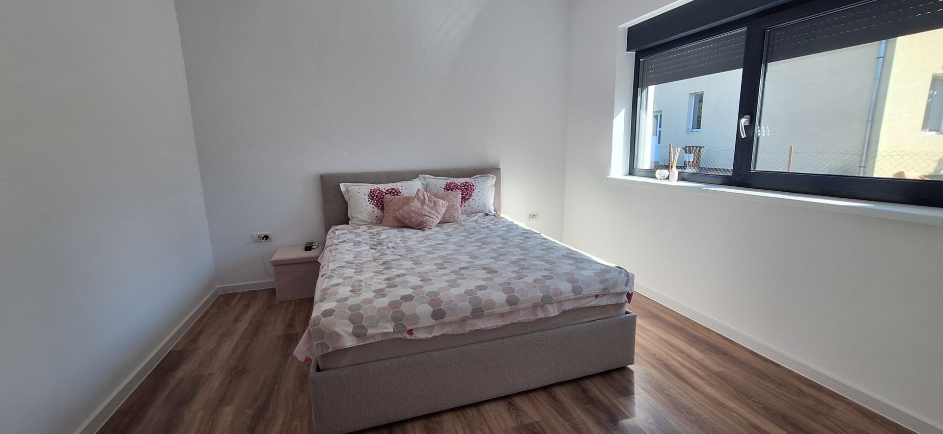 Casa individuala parter cu garaj - Dumbravita - Poză 17