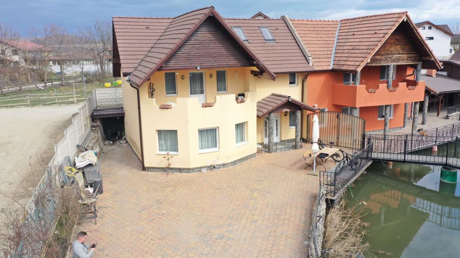 Casa de Vânzare cu lac - Poză 1