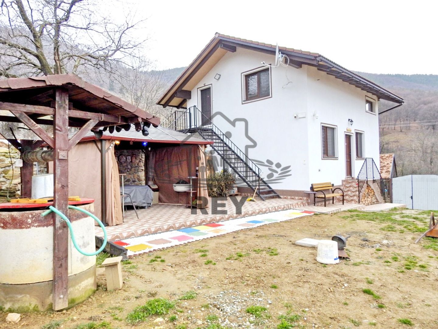 Casa de vacanta / Pensiune de vânzare la 12km de Sibiu - Poză 1