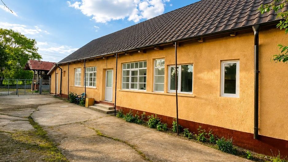 Casa cu 2233 mp de teren la 20 de km de Oradea - Poză 1
