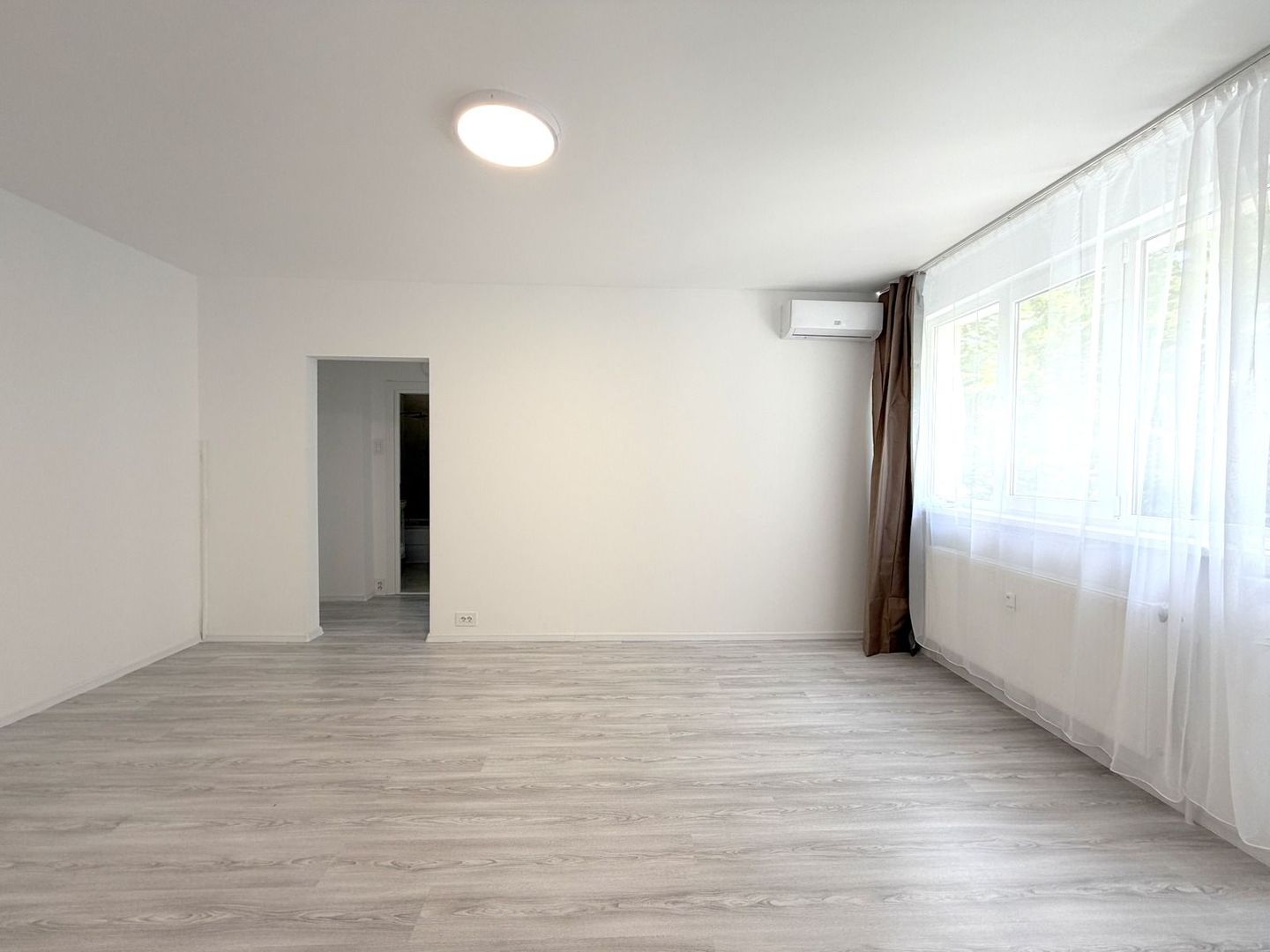 2 camere | centrala proprie | langa metrou | vedere spate  | Bd Ion Mihalache - Poză 6