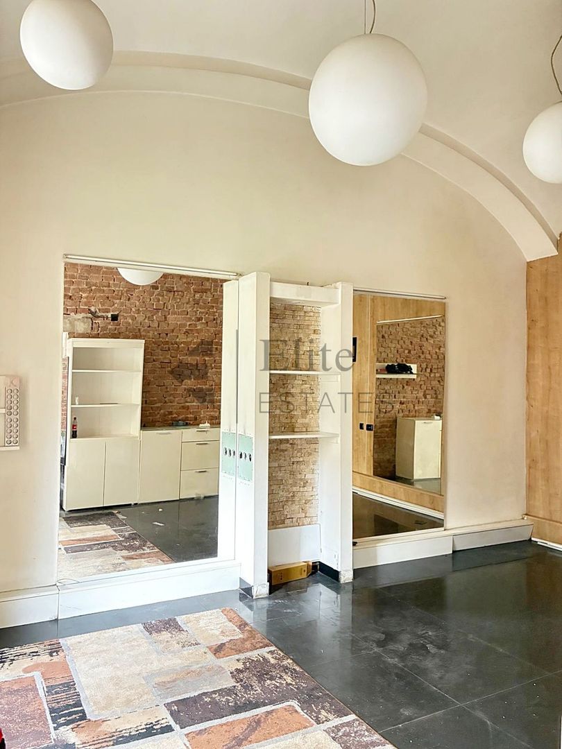 Apartament ultracentral in Pasajul Vulturul Negru din Oradea - Poză 2