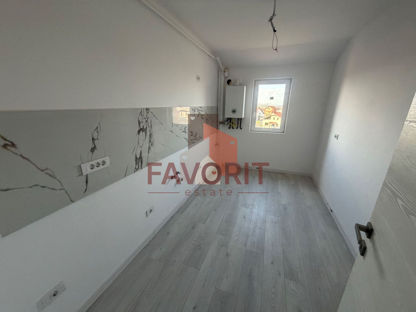 Decomandat. Disponibil imediat. Strada asfaltata - Poză 6