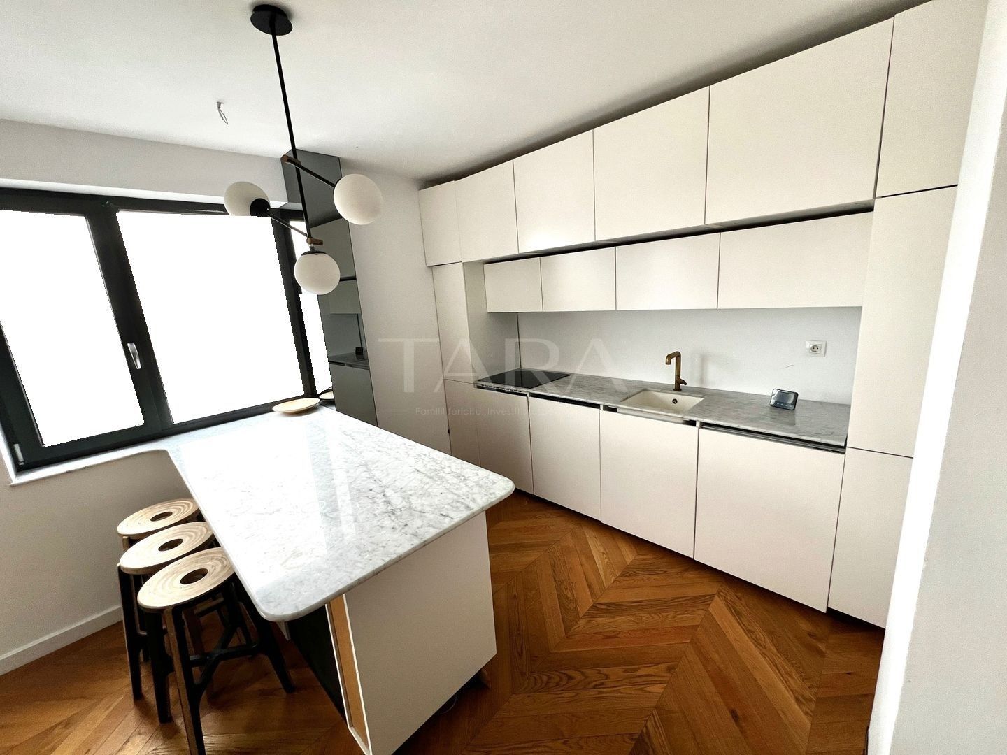 Apartament modern cu terasă spațioasă de vânzare în Mărăști. - Poză 5