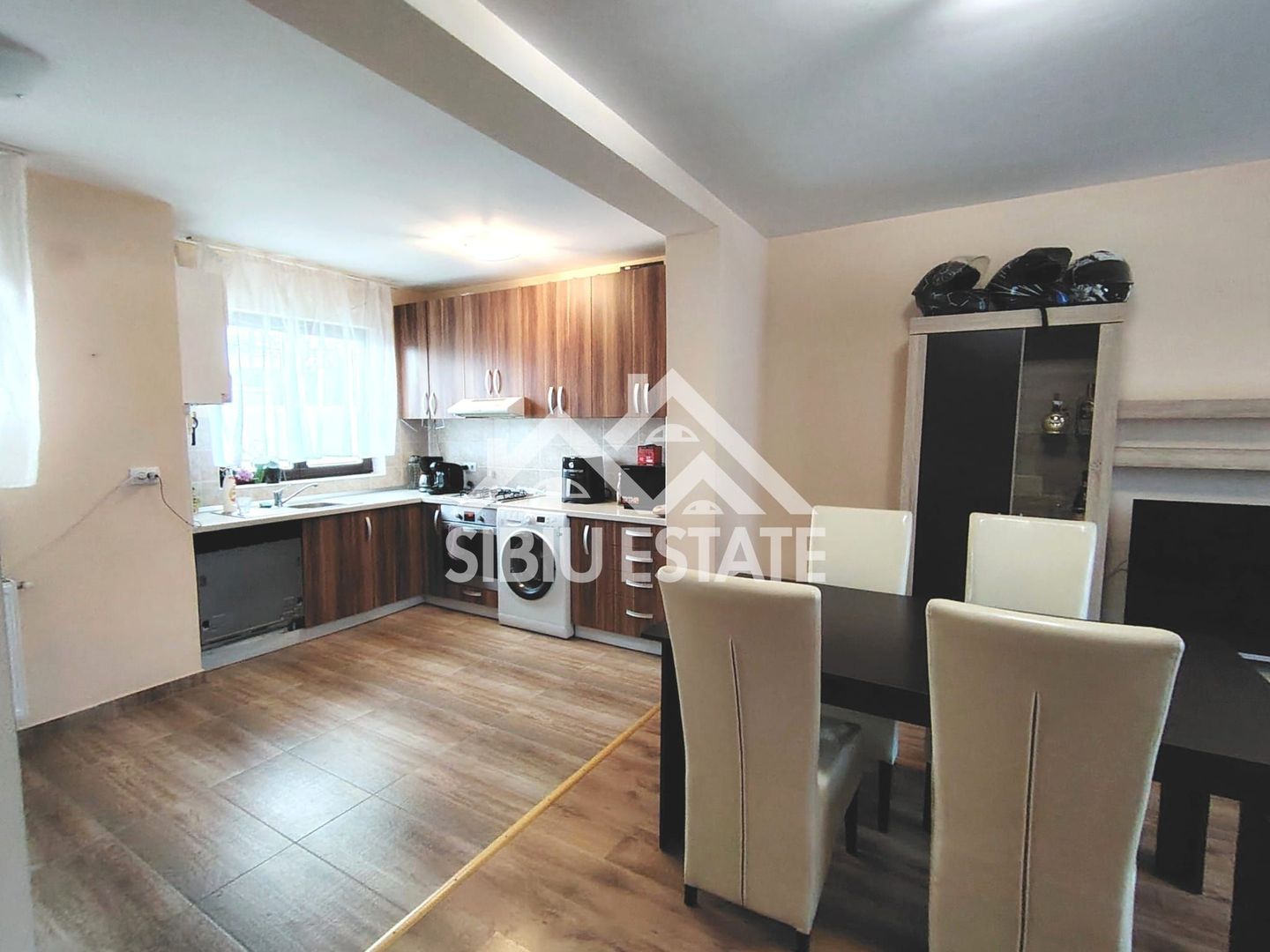 Casa de inchiriat Sibiu, 4 camere 2 bai - Poză 15