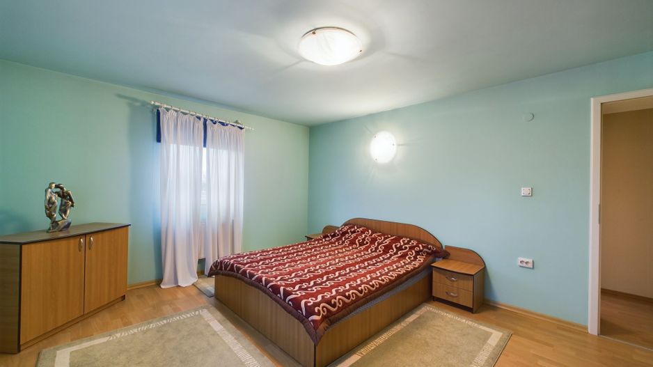 Casă situată Central în Dumbrăvița - Poză 22