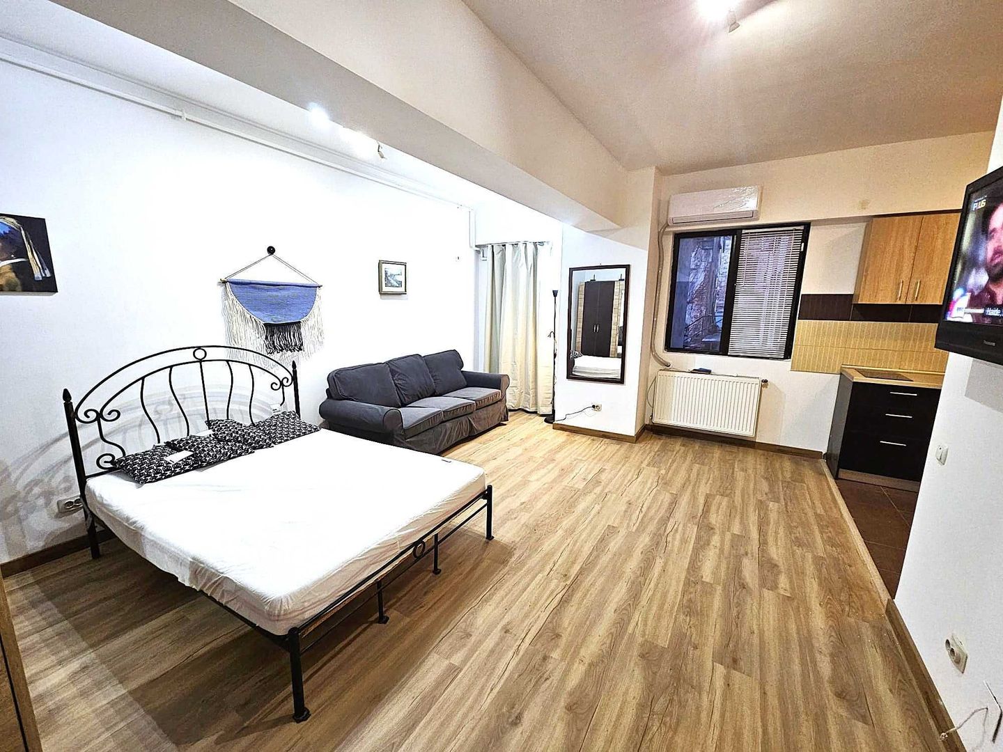 Închiriez garsonieră modernă  Piața Alba Iulia, centrală proprie - Poză 2