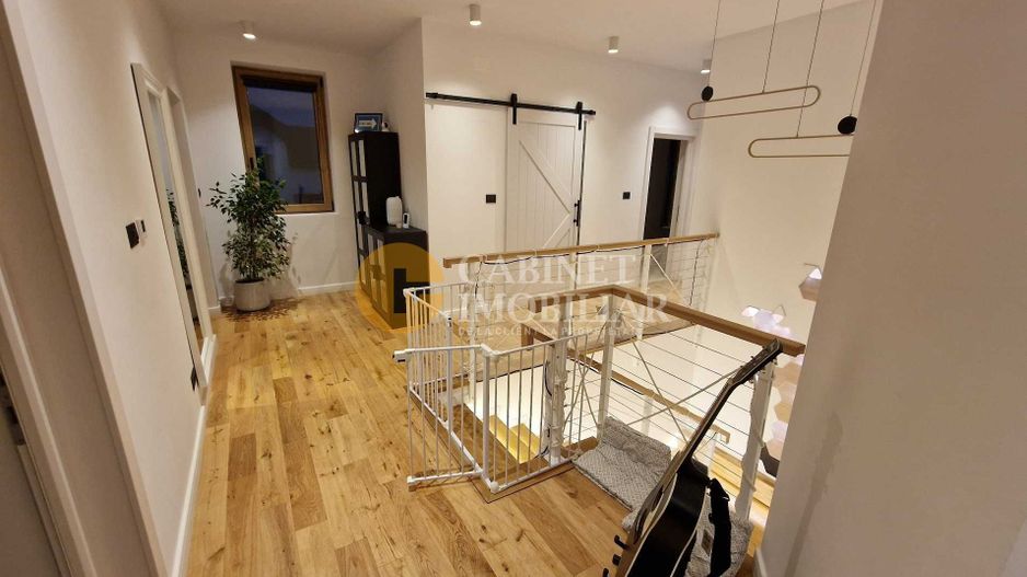 Casa spatioasa si moderna cu garaj, clasa energetica A, panouri solare - Poză 5