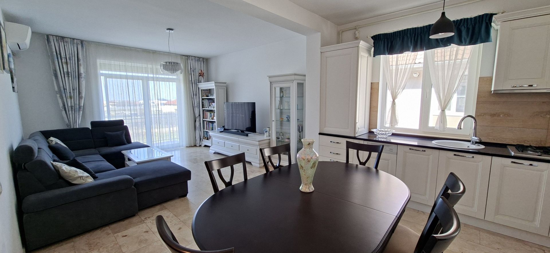 Apartament mobilat si utilat cu 2 locuri de parcare - Poză 3