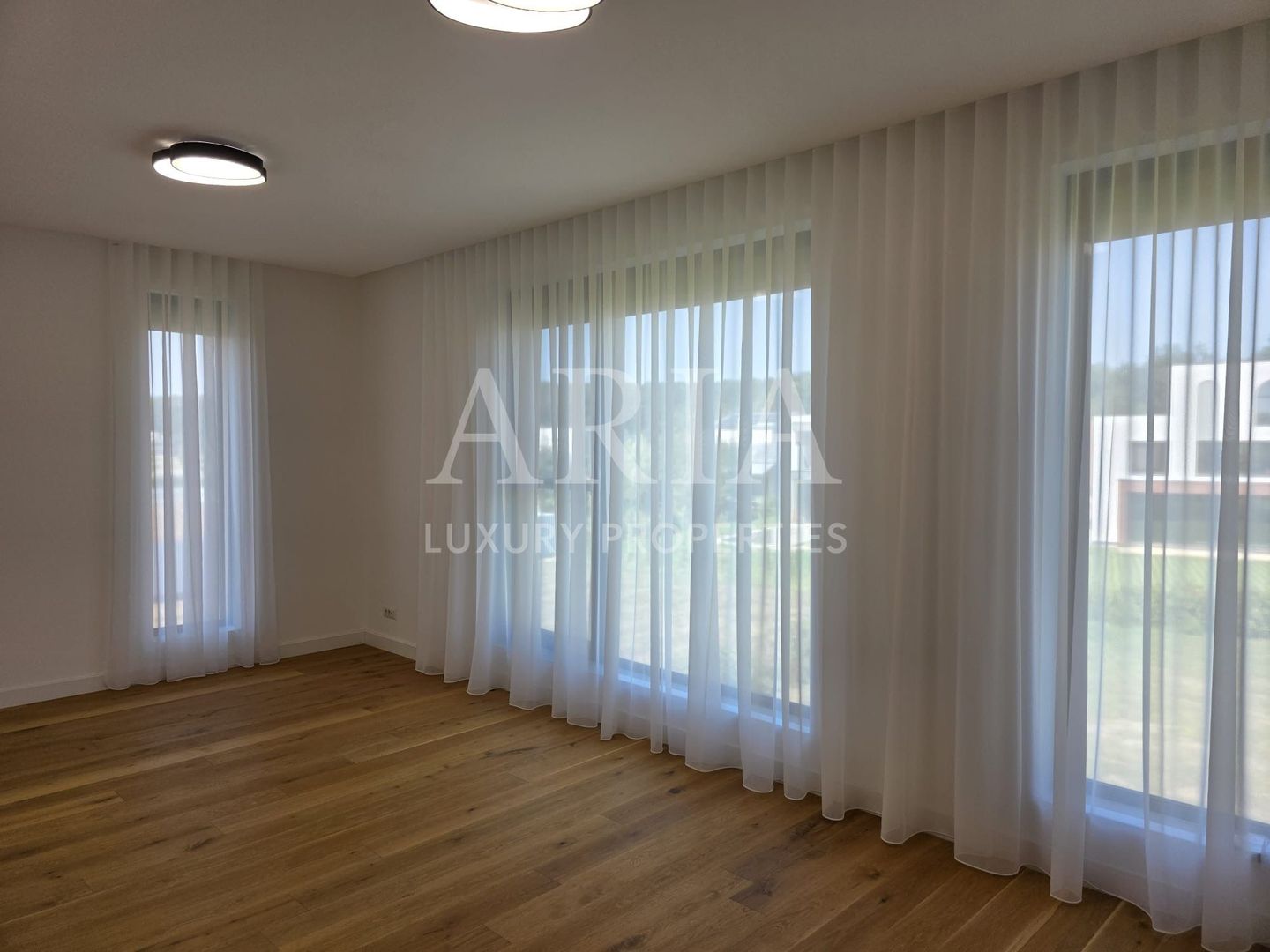 Dumbrava Vlasiei – Armonie între design, lumină și natură - Poză 29