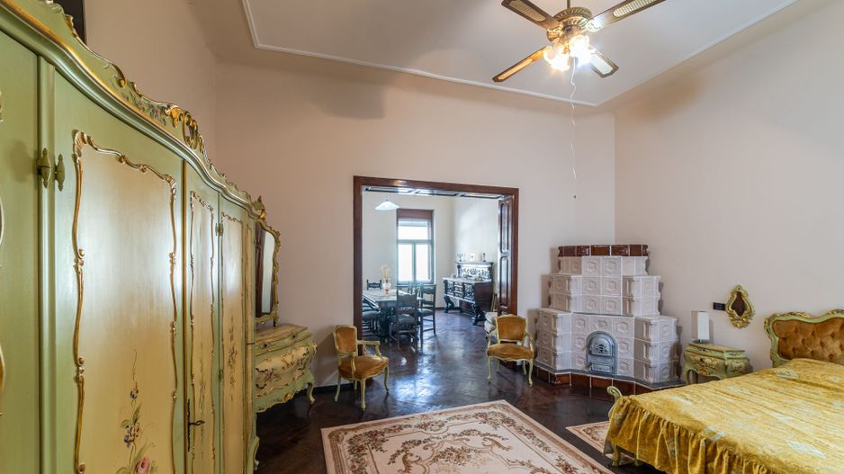 Apartament spațios cu 4 camere situat Ultracentral - Poză 3