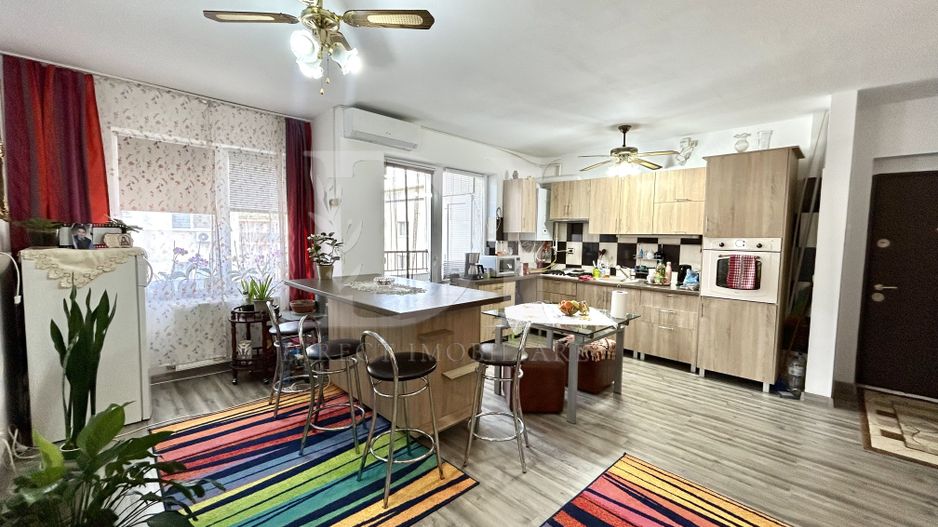 Apartament  3 camere de vanzare / Zona  Florilor / Floresti - Poză 1