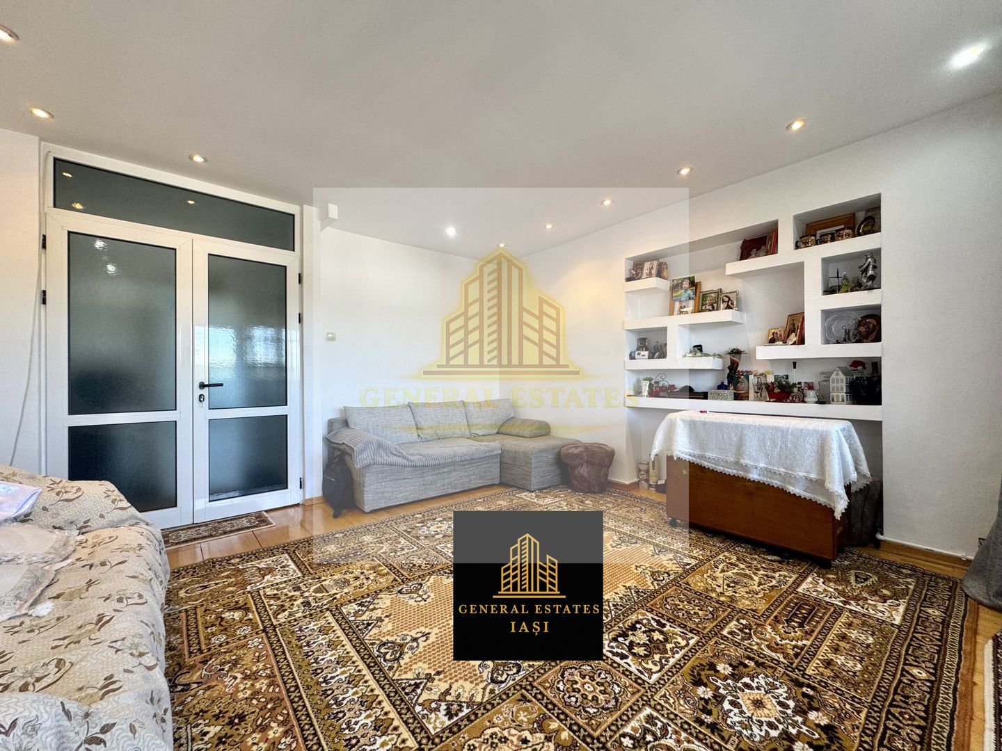 Vânzare apartament în 3 Nivele cu Terasă, Cug-șos.Nicolina - Poză 2