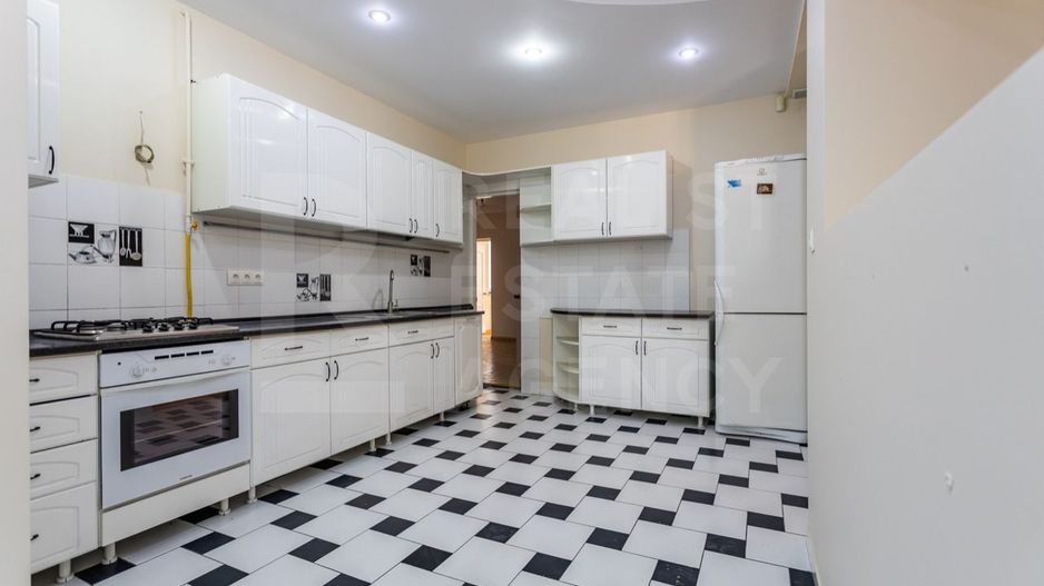 Vânzare, casă, 3 nivele + 8 ari, str. Alexandru Marinescu, Buiucani - Poză 4