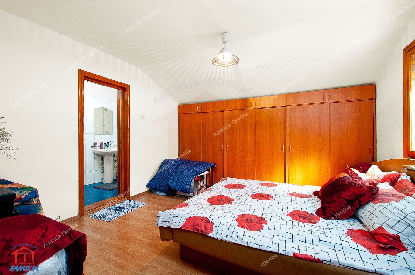 Vila cocheta, situata in centrul istoric al orasului - Poză 16