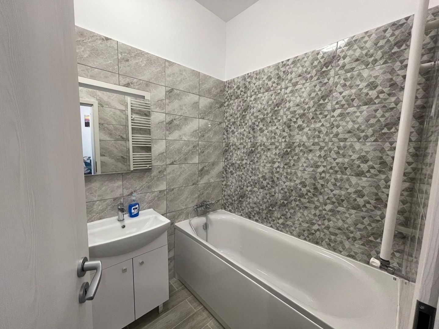 AP. 2 CAMERE APARATORII PATRIEI, BLOC NOU, CENTRALA, METROU 15 MIN - Poză 7