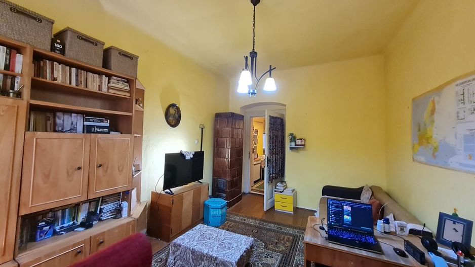 Apartament 2 camere,curte comuna/4 proprietari - Poză 2