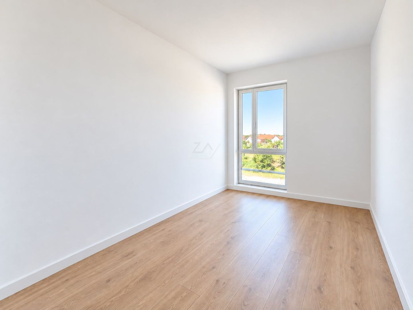 3 camere.  Etaj intermediar. Asfalt. Loc de parcare. - Poză 6