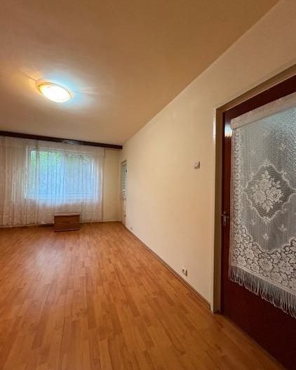 Apartament vânzare  zona de trafic  important , hipermarketuri, școala. - Poză 2