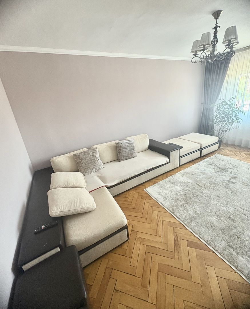 Apartament cu trei camere de vânzare, renovat complet, central - Poză 15