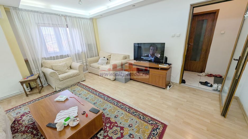 Vanzare Apartament 3 camere Curtea de Arges, Judetul ARGES - Poză 2
