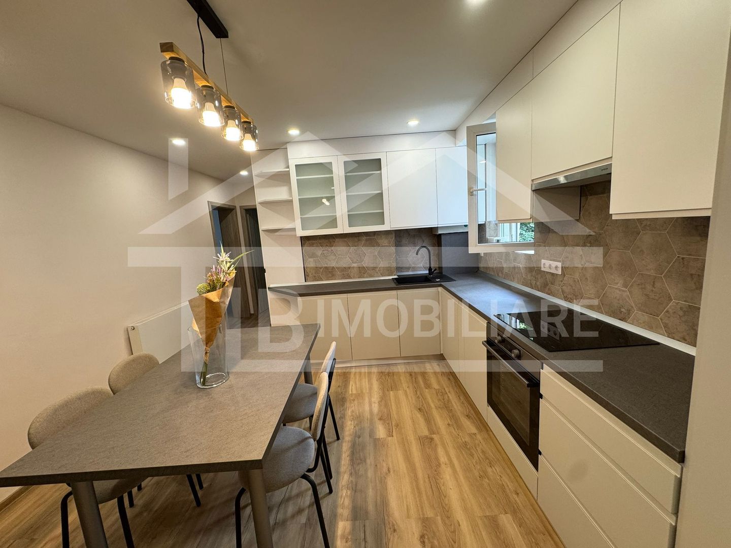 Apartament cu 3 camere, 66mp, Zona Semicentral - Poză 8