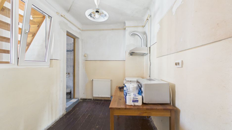 Casa cu 8 camere de vanzare | rezidential si comercial | Nerva Traian - Poză 19