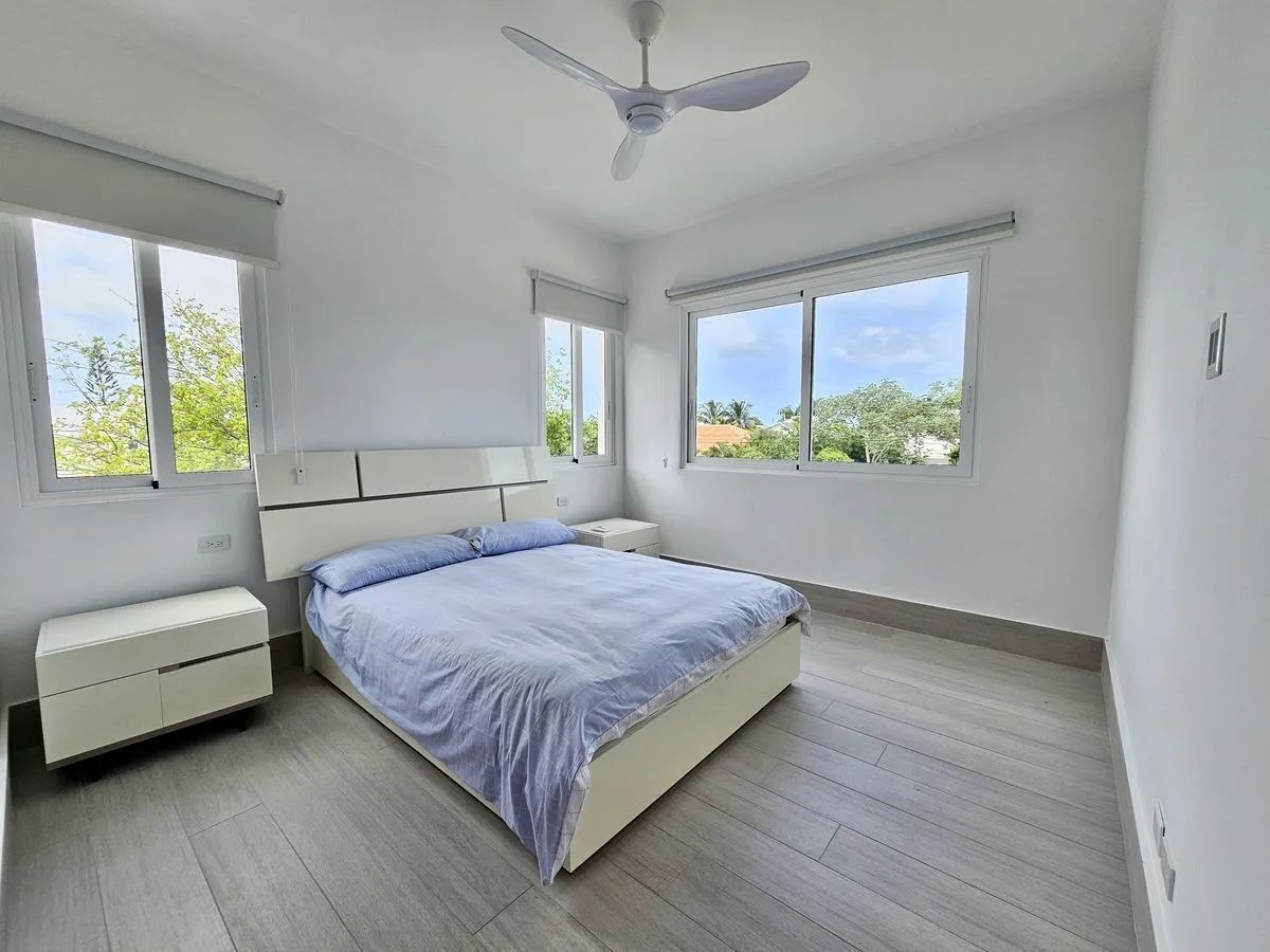 Vilă modernă de lux cu piscină privată - Poză 8