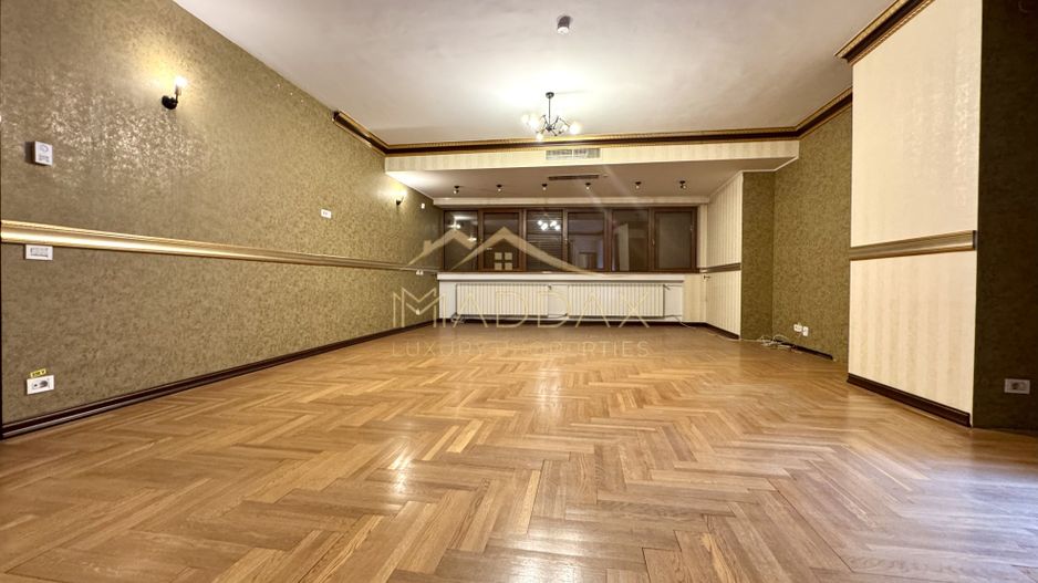 Vila centrala cu 13 camere *460mpu* + garaj // Dorobanți - Poză 1