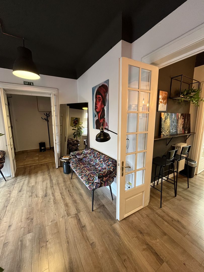 De vanzare Spatiu Birou/Apartament zona Romana Intrare Separata sect 1 - Poză 3