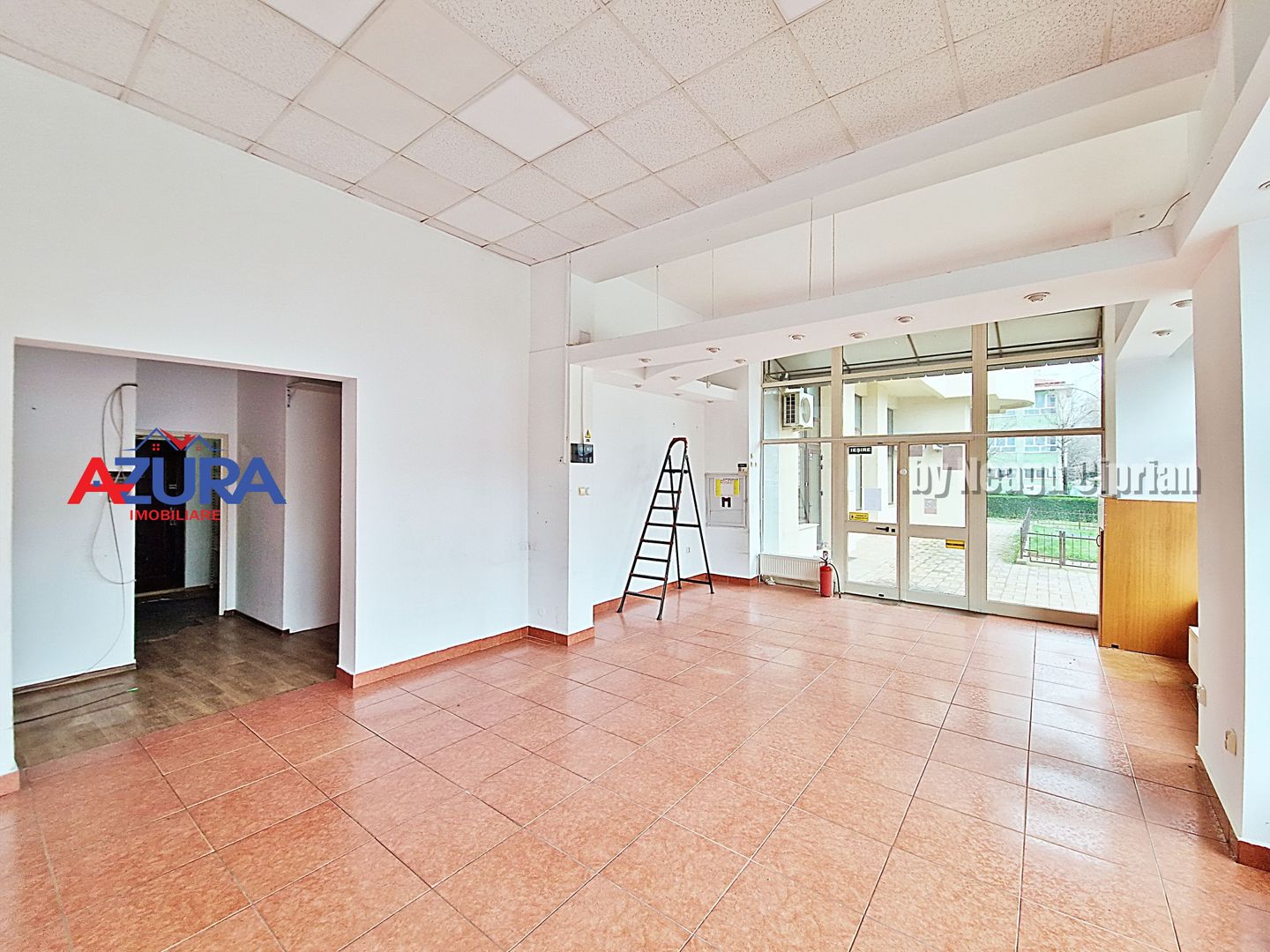 AZURA Imobiliare - Spatiu Comercial Stradal Pitesti, Vitrina Mare - Poză 4