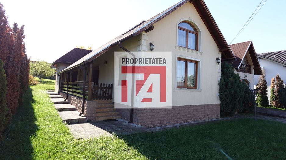 Casa spatioasa si teren de 1500mp Unguras - Poză 2