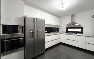 UNIC Apartament 4 camere cu curte proprie de 70 mp și parcare | Aviației - Poză 2