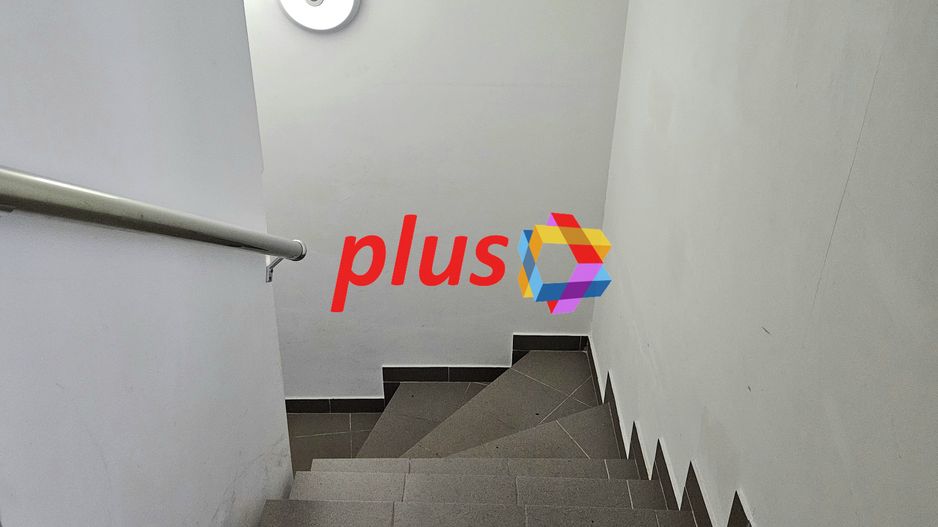 Oportunitate - Apartament cu trei camere in vila, zona Tractorul 70 mp - Poză 2