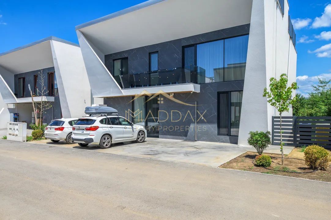 Vilă de închiriat în Voluntari // piscină privată și design modern - Poză 25