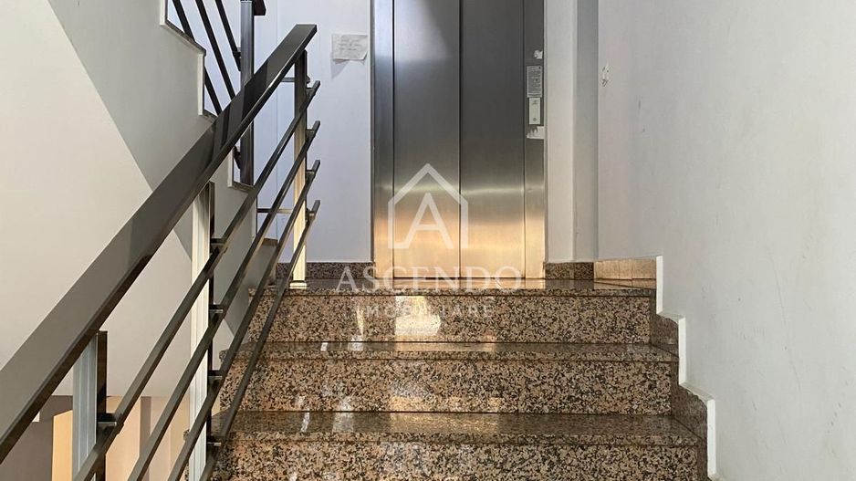 Apartament 3 camere, 2 bai premium mobilat lux , cu parcare inclusă - Poză 31