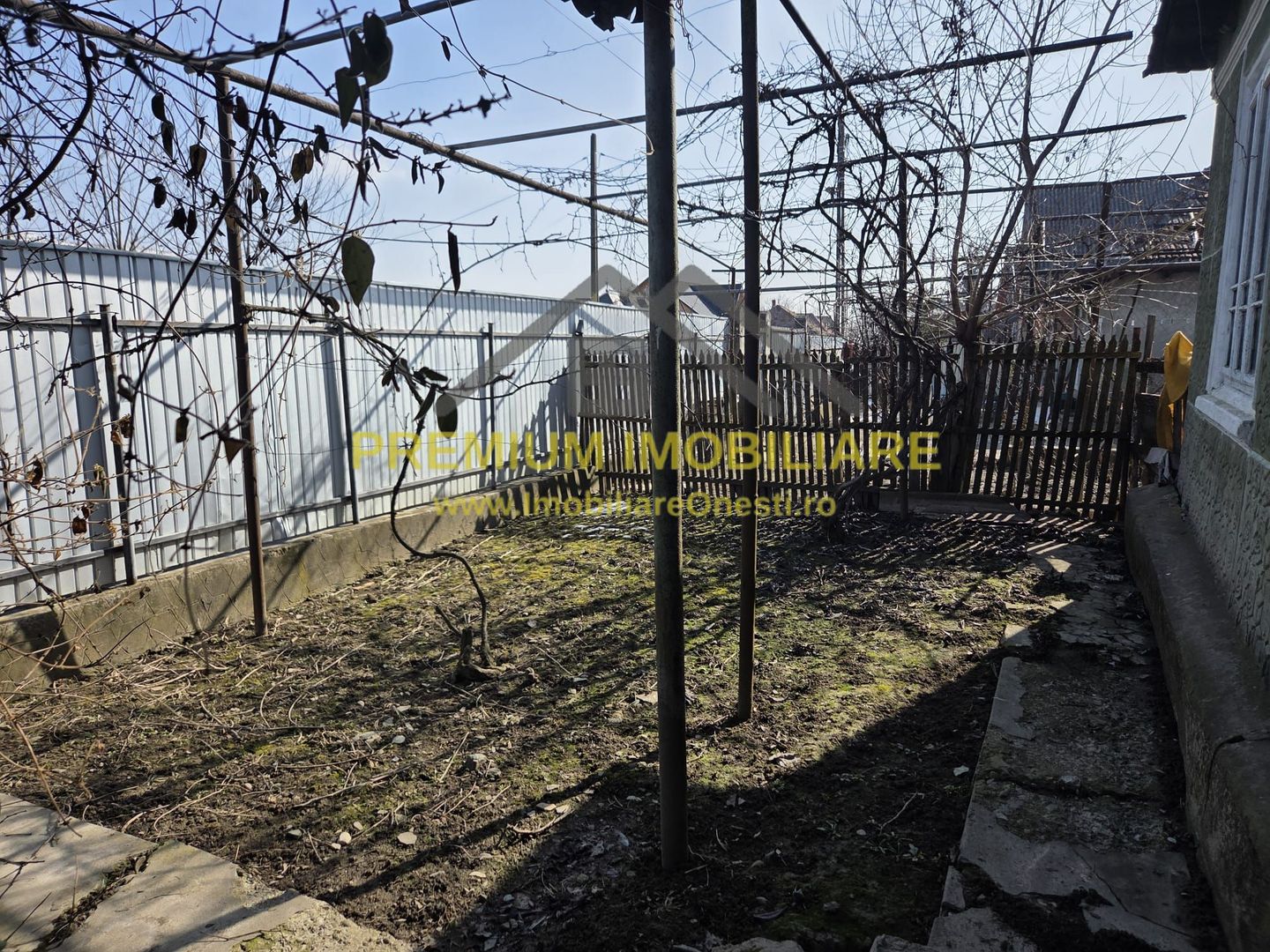 Casă bătrânească de vânzare – sat Prajoaia - Poză 4