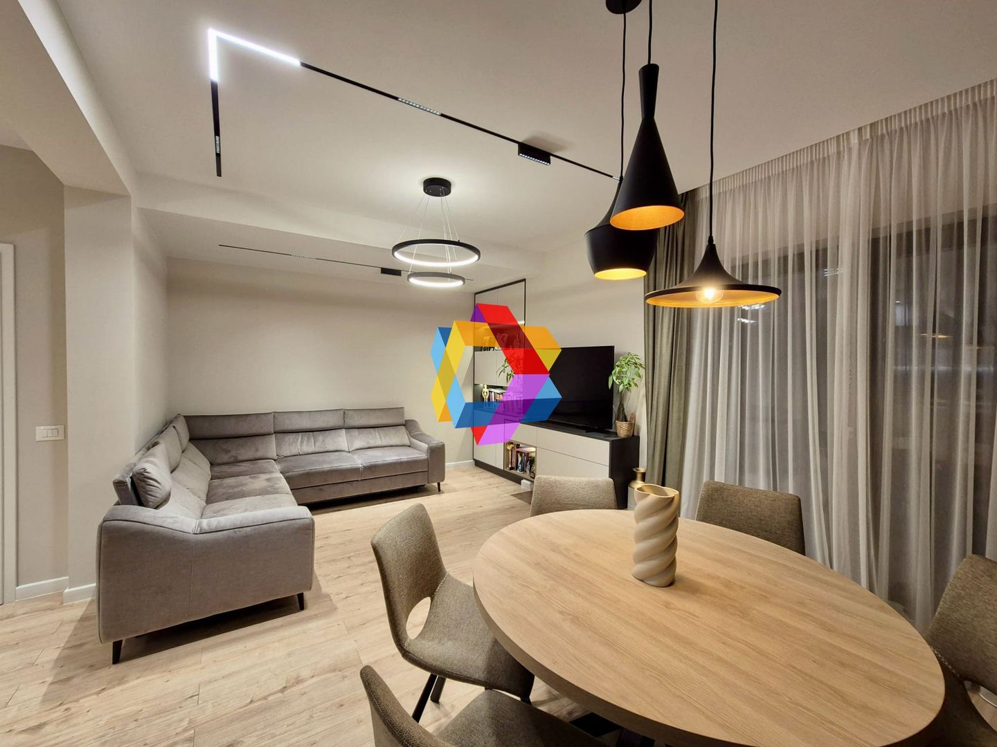 Casă 5 camere de vânzare Brasov - zona Tractorul - 118 mp - plus-imo.ro - Poză 1