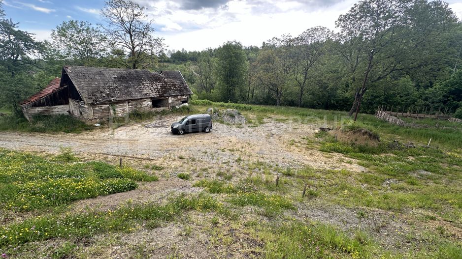 Teren intravilan 3054mp cu utilitati+constructie pe teren, langa vila Bran - Poză 1