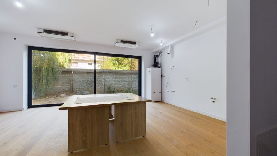 Apartament deosebit cu 3 camere pe Erou Iancu Nicolae - Poză 3