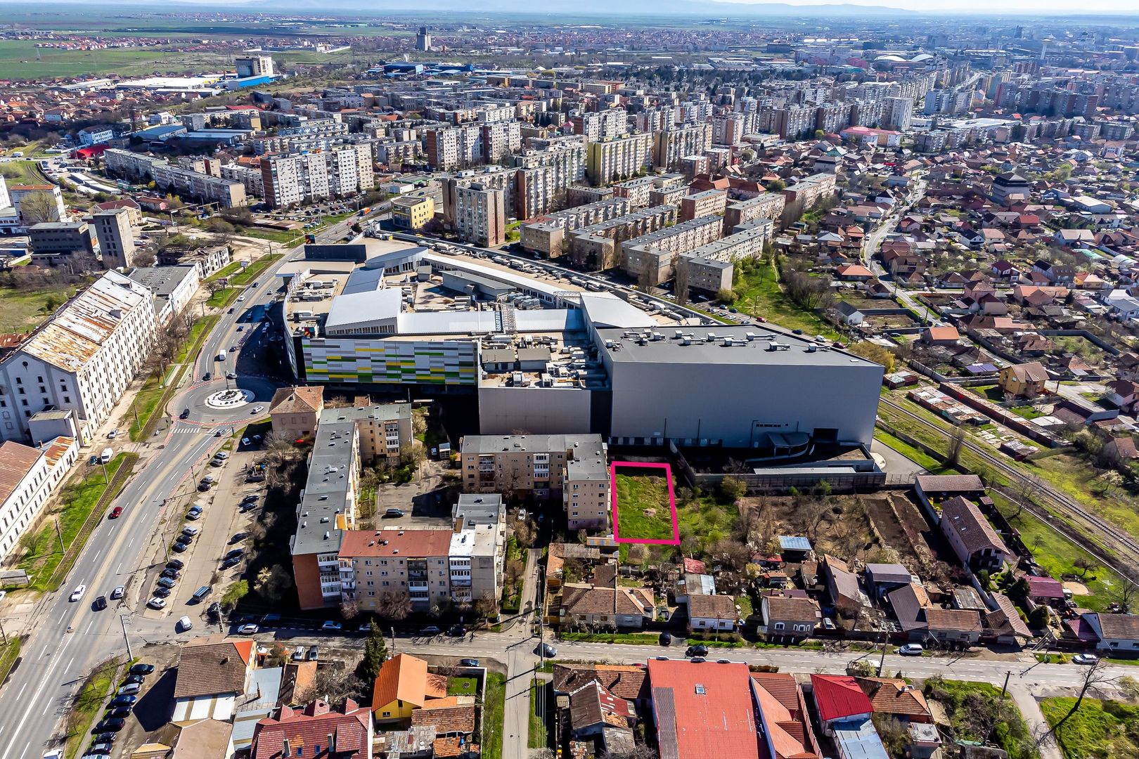 700 mp TEREN INTRAVILAN LÂNGĂ GALERIA MALL - Poză 1