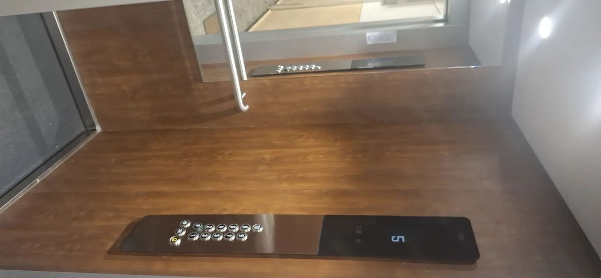 Vand Apartament 2 camere decomandat Drumul Taberei - Poză 2