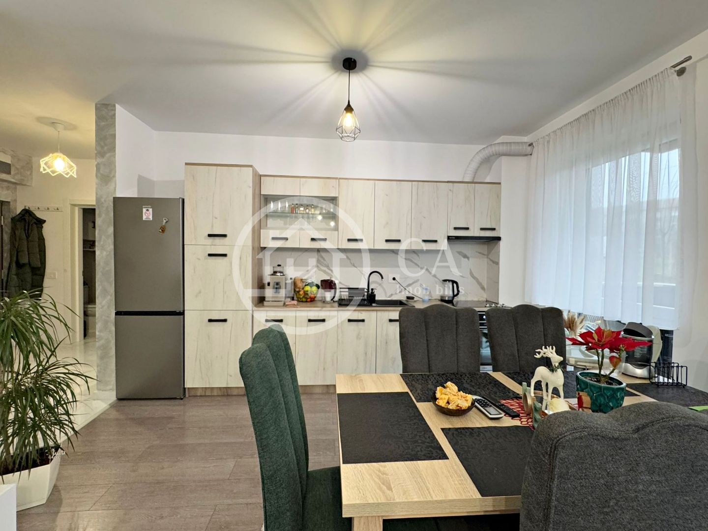 Apartament de vânzare cu 3 camere în Prima Universității, Oradea - Poză 1