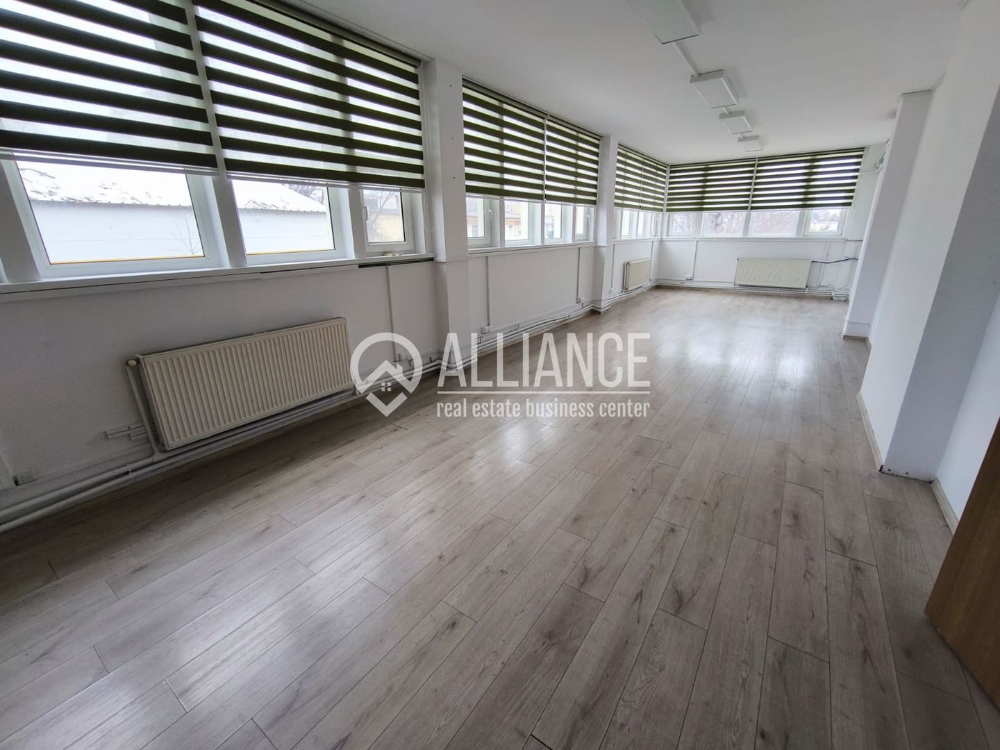 FALEZA NORD cladire multifunctionala 4600 mp cu acces din Bdul Mamaia! - Poză 12