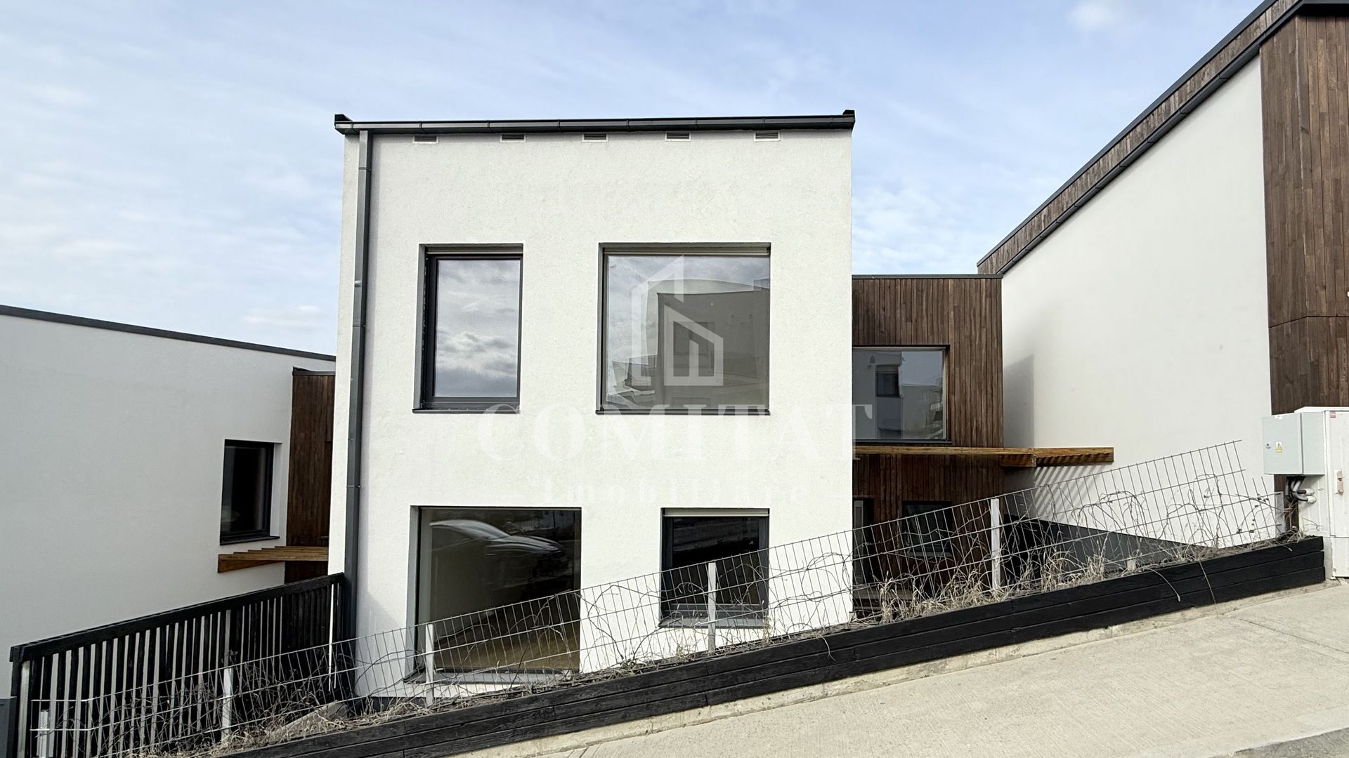 Casă cu design contemporan zonă liniștită cartierul Borhanci - Poză 4