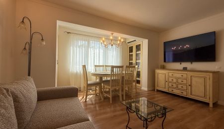 Apartament deosebit cu 4 camere decomandat si garaj in Andrei Muresanu